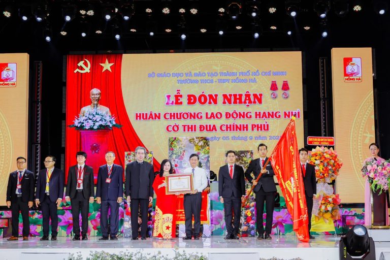 Trường THCS-THPT Hồng Hà (TP.HCM) đã hân hoan đón chào năm học mới 2025